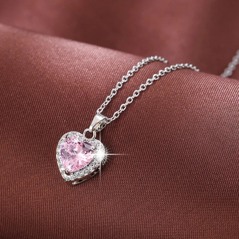 Collar Corazón Elegante: El detalle que ilumina tu estilo 💖